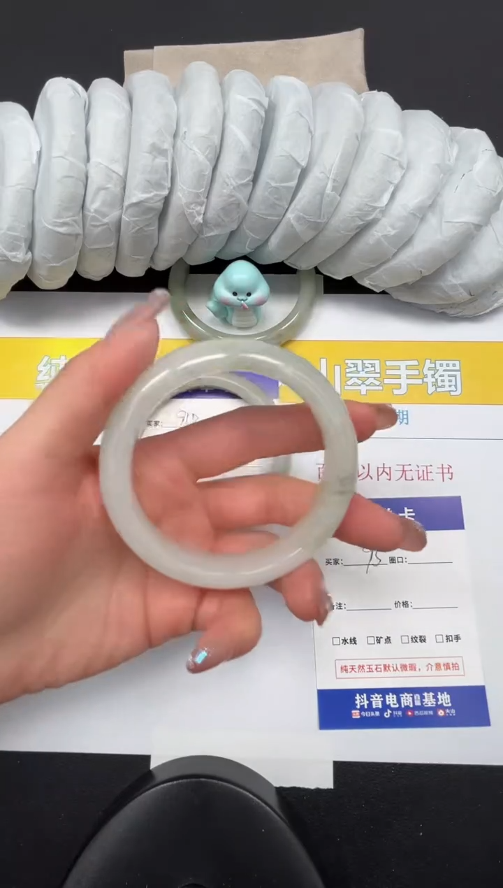 【闪购商品】石英质玉手镯未镶嵌95-58.5