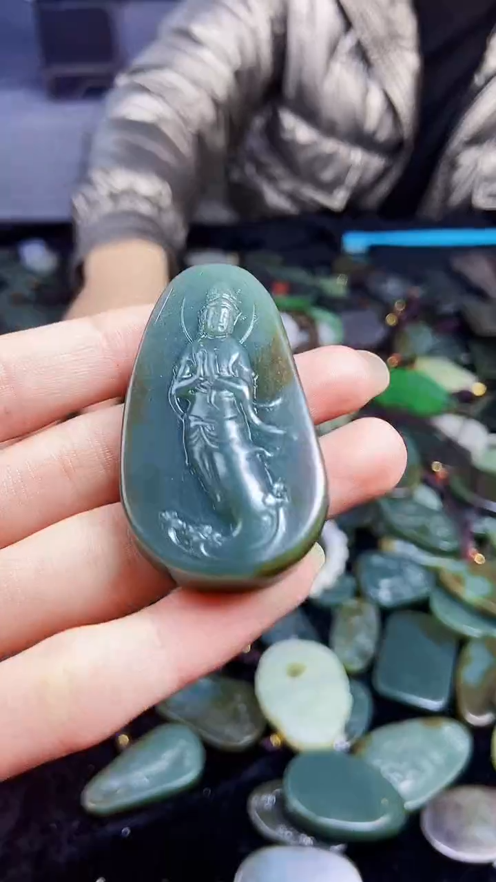 颈饰未镶嵌和田玉1