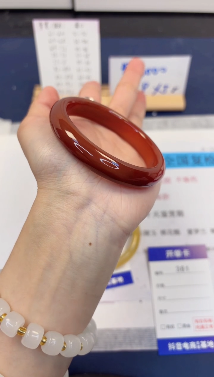 【闪购商品】石英质玉手镯未镶嵌381-玛瑙-圈口56