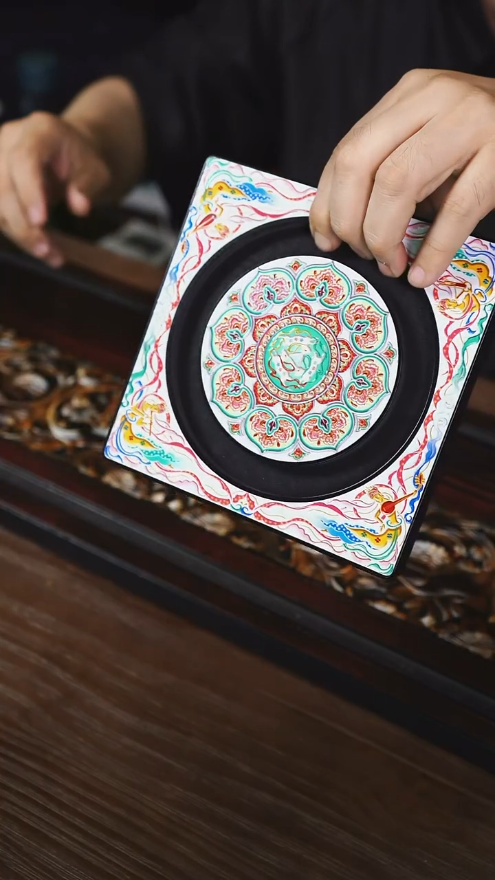 壹藏贰宝白色三兔壶承