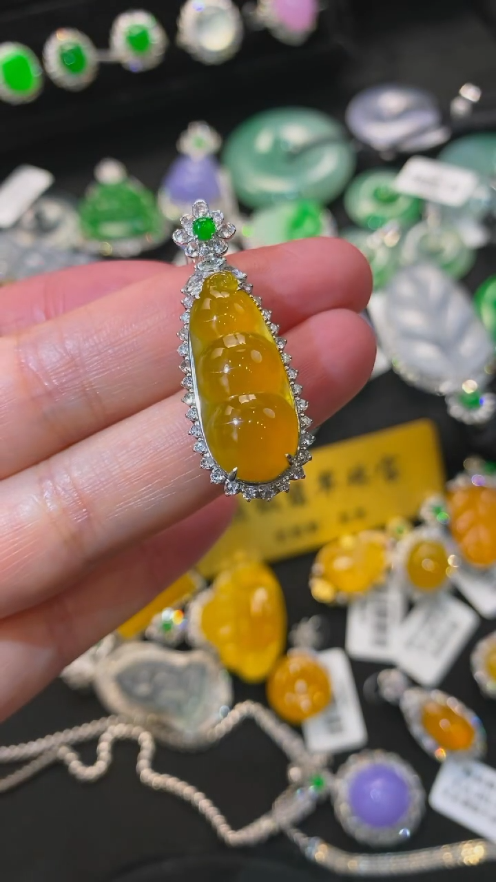 【闪购商品】翡翠颈饰未镶嵌黄翡福豆