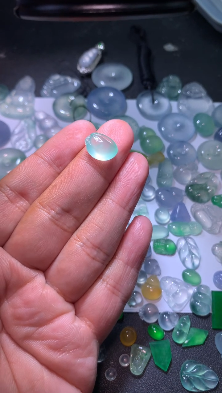 【闪购商品】翡翠颈饰未镶嵌桃子