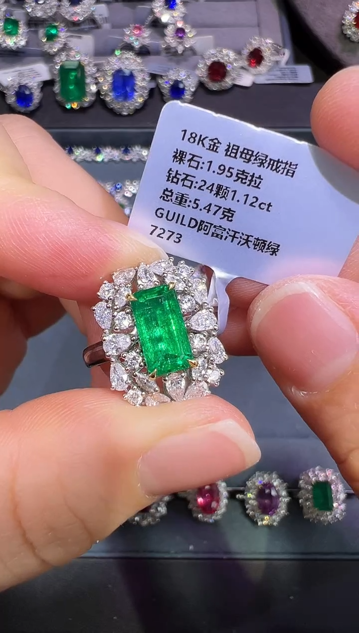 戒指18K金镶嵌祖母绿     