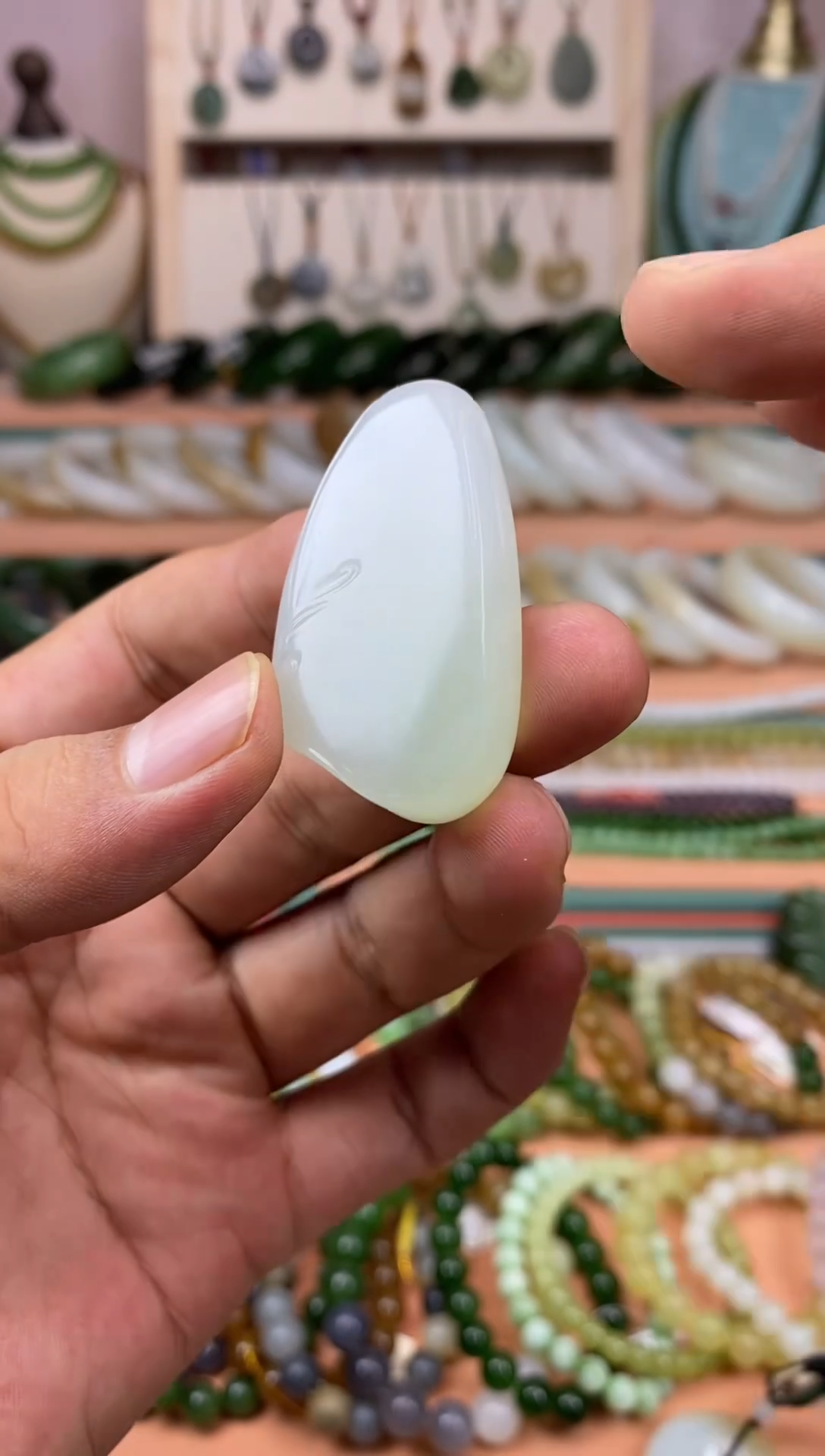 和田玉未镶嵌颈饰天然翠白挂件