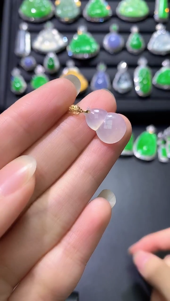 颈饰18K金镶嵌翡翠葫芦