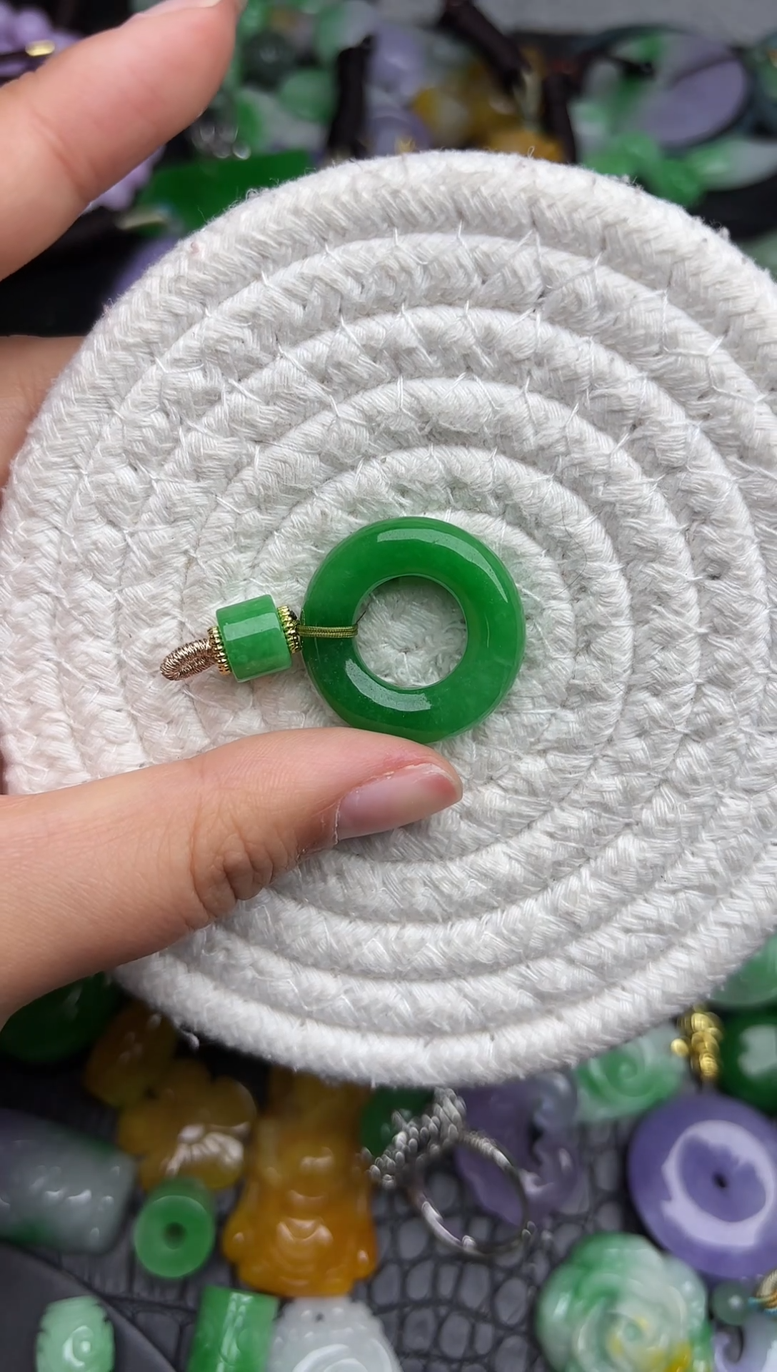 颈饰未镶嵌翡翠缅甸翡翠吊坠