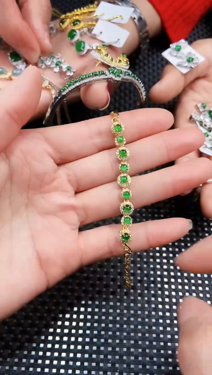 【闪购商品】翡翠手链未镶嵌111111111