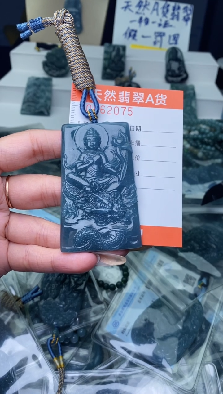 【闪购商品】翡翠颈饰未镶嵌·········