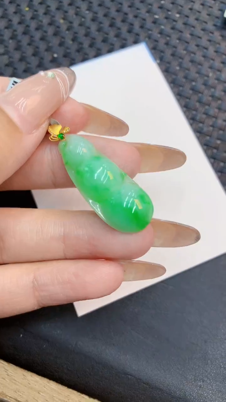 颈饰18K金镶嵌翡翠1