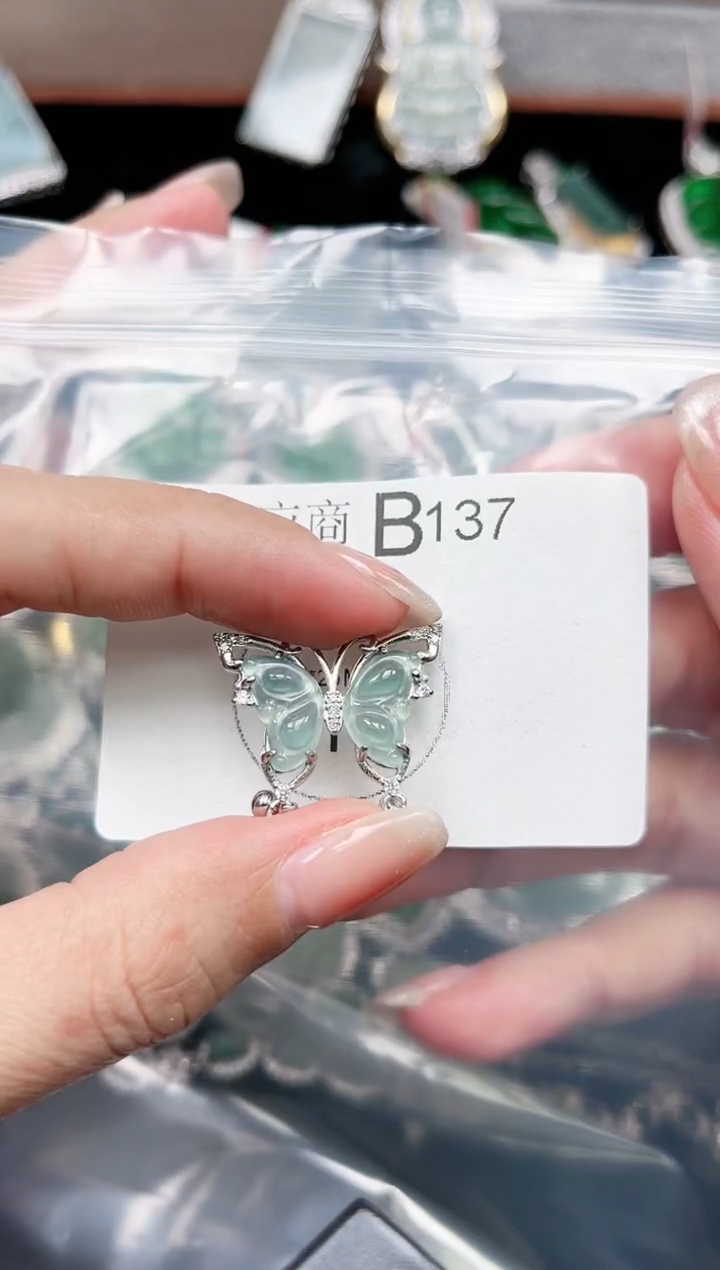 【闪购商品】翡翠颈饰未镶嵌137赠皮绳