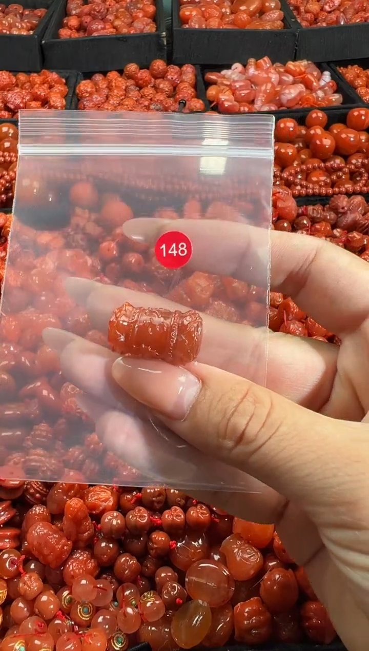 南红玛瑙未镶嵌颈饰1