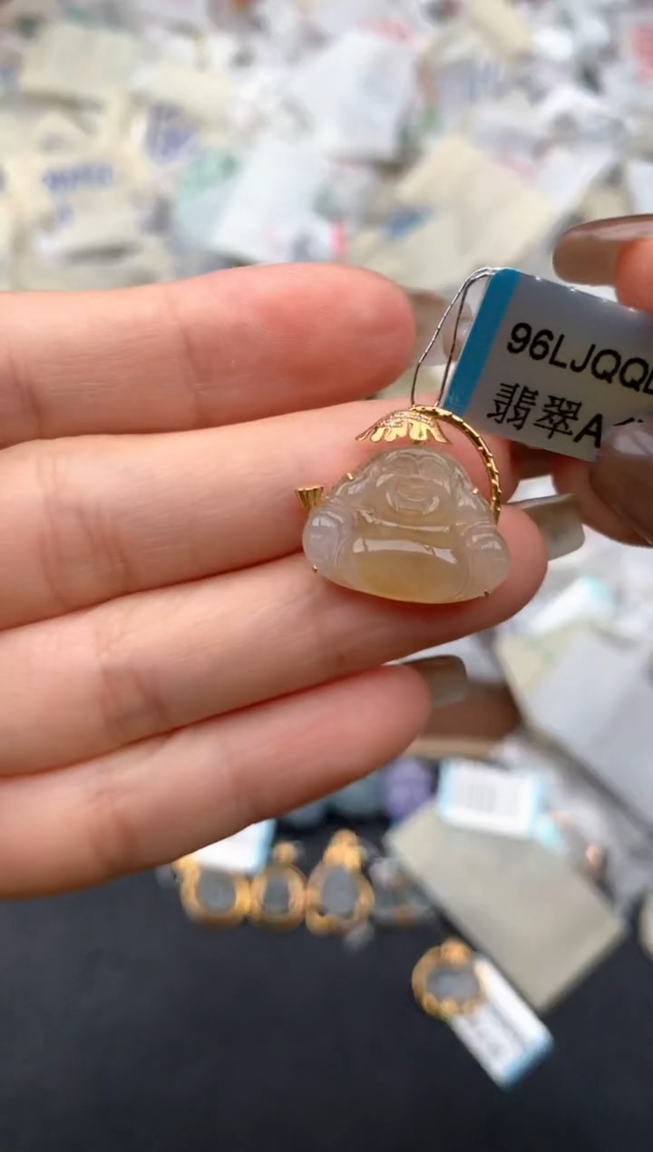 18K金镶嵌挂件翡翠一