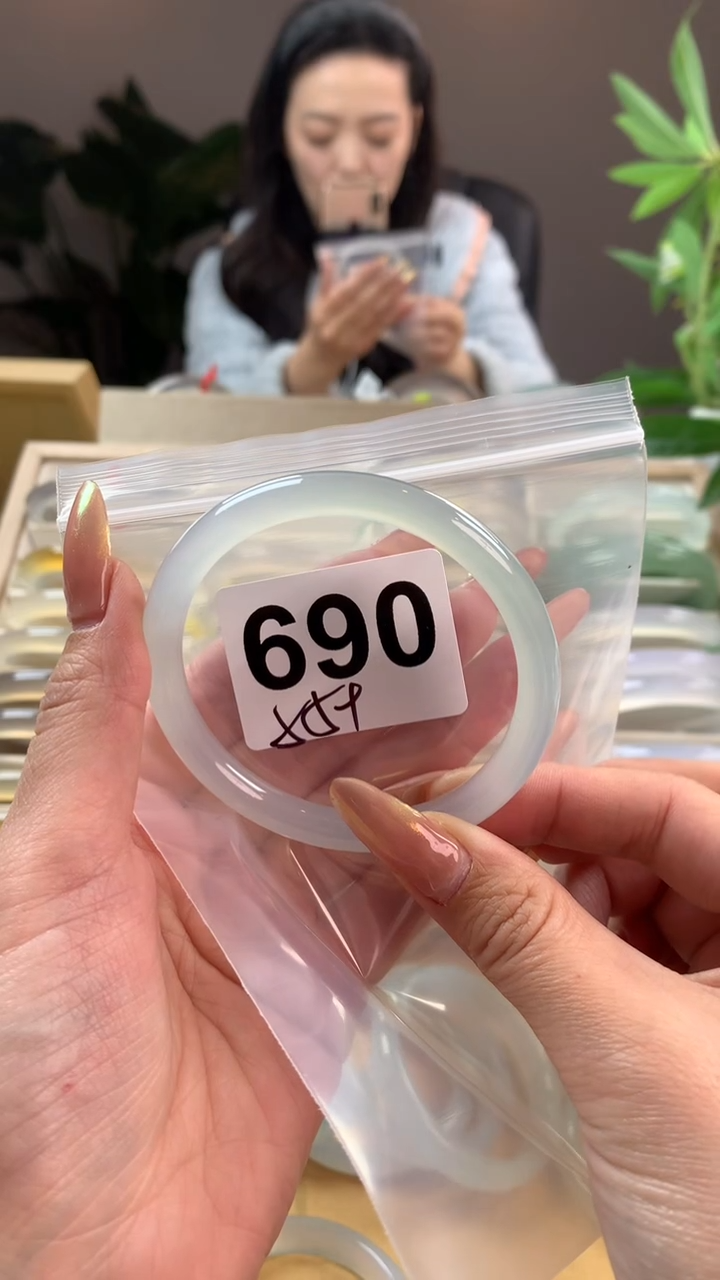 【闪购商品】玛瑙/玉髓手镯未镶嵌690