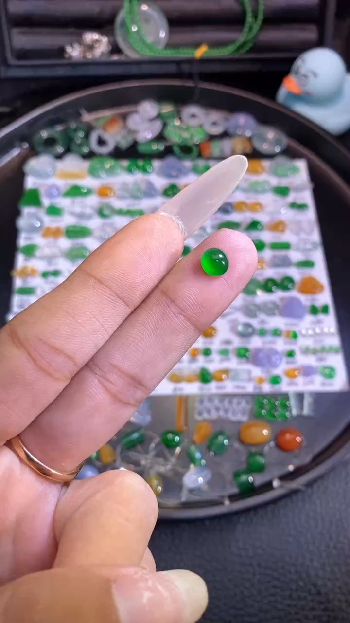 翡翠挂件未镶嵌蛋