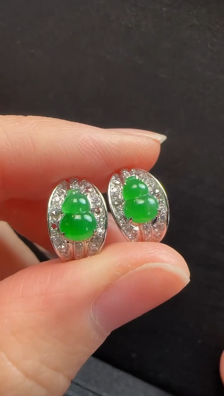 【闪购商品】翡翠耳环18K金镶嵌441葫芦一对