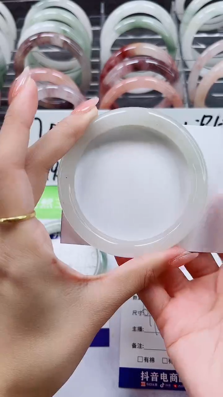 【闪购商品】石英质玉手镯未镶嵌A118-61/63