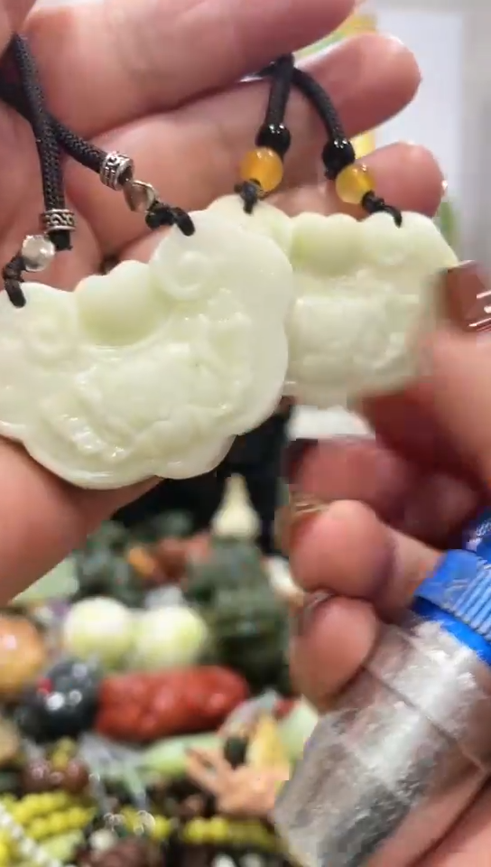 未镶嵌岫玉挂件 多样性发货发其中一件