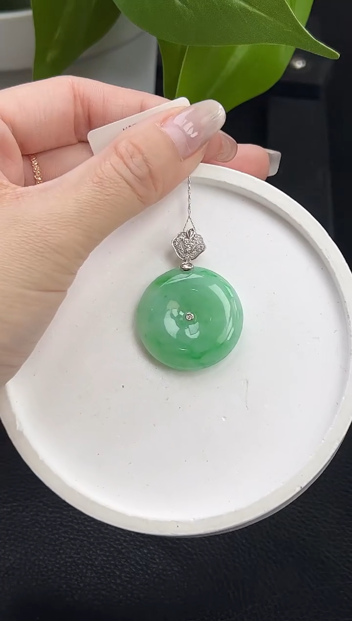 【闪购商品】翡翠颈饰18K金镶嵌平安扣