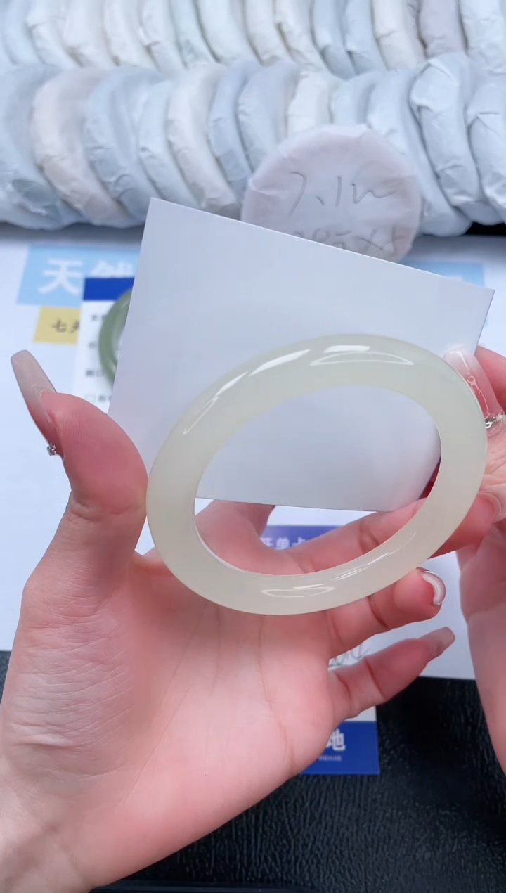 【闪购商品】石英质玉手镯未镶嵌T149-60.4