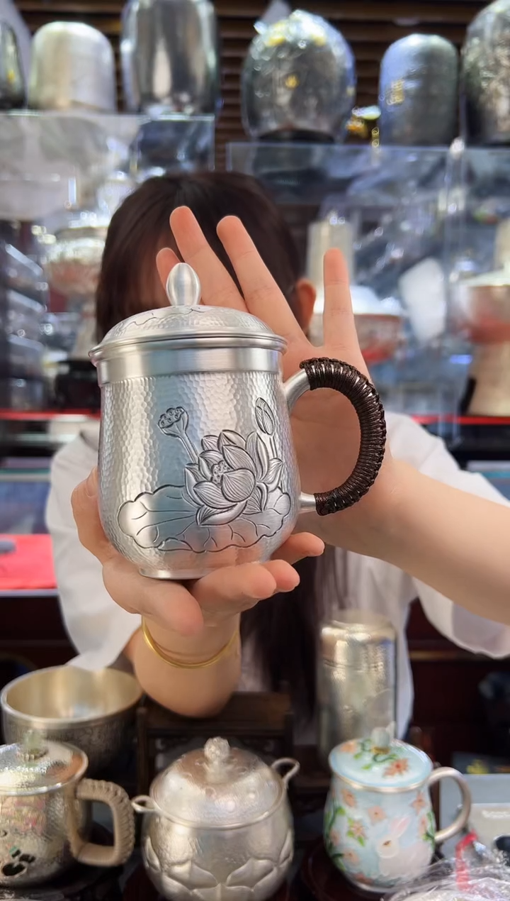 999 手工锤纹荷花杯  约284