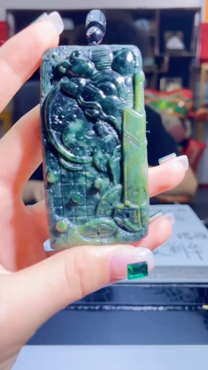 【闪购商品】翡翠吊坠(不含链)未镶嵌C60