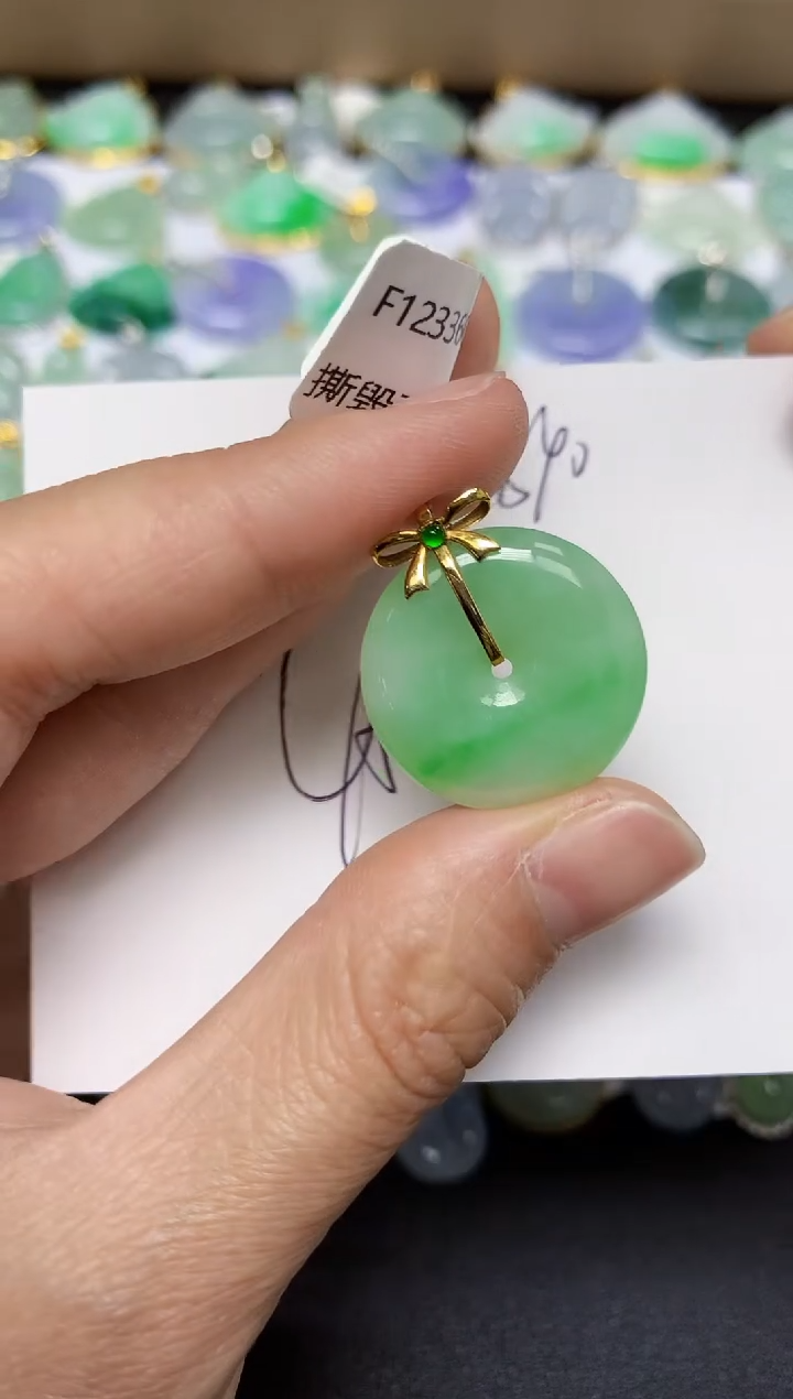 翡翠18K金镶嵌颈饰 天然翡翠A货