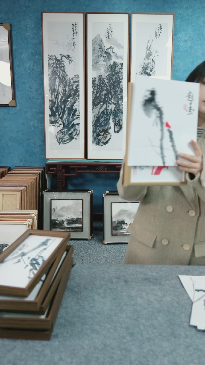 【闪购商品】国画10寸本土老师木质摆台