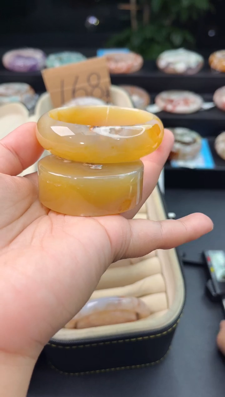 【闪购商品】石英质玉手镯未镶嵌赠送镯心（圈口52