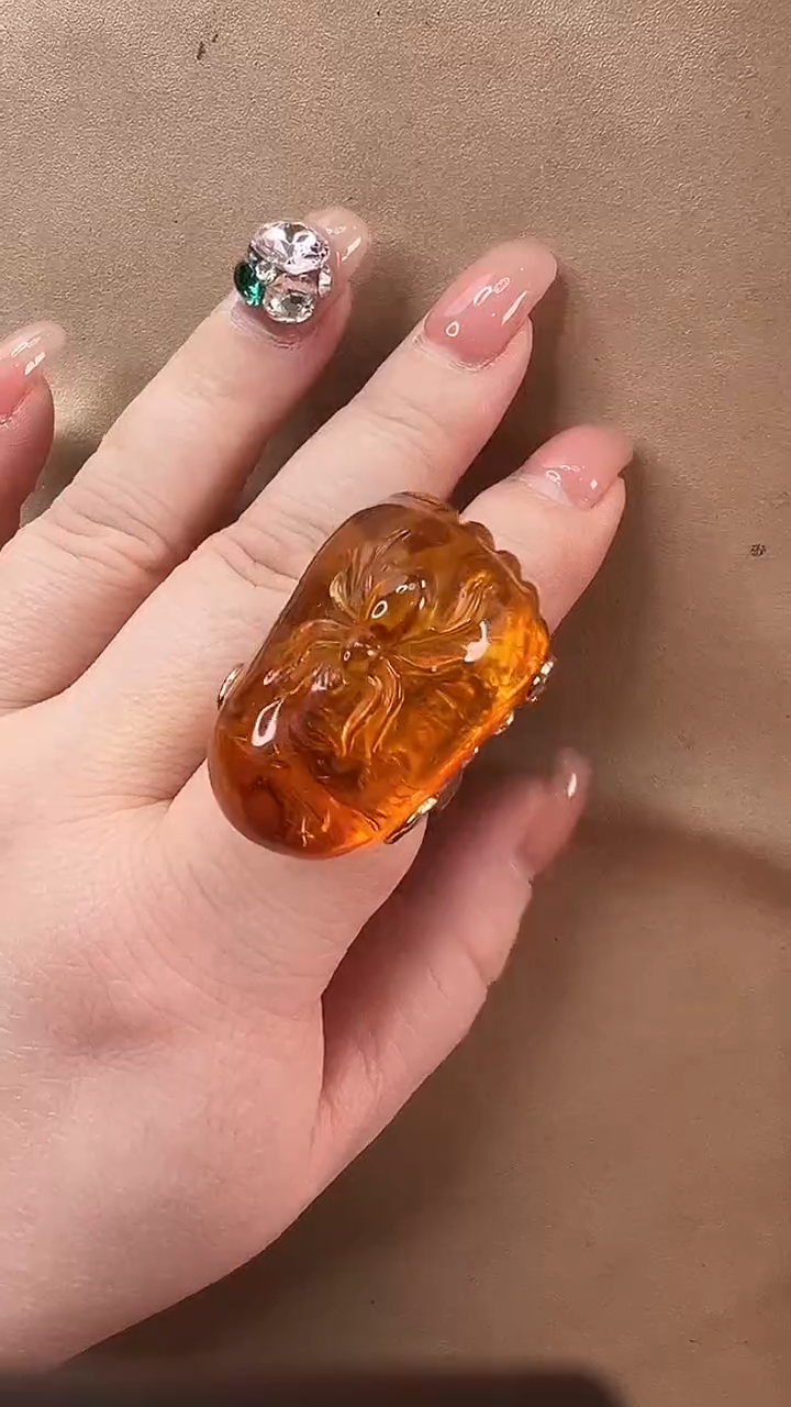 琥珀颈饰未镶嵌戒指