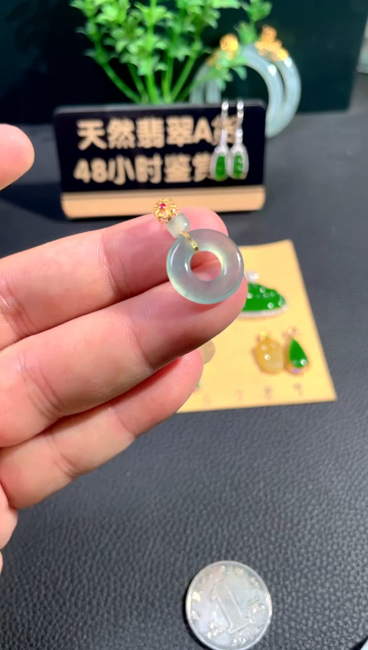 颈饰18K金镶嵌翡翠翡翠