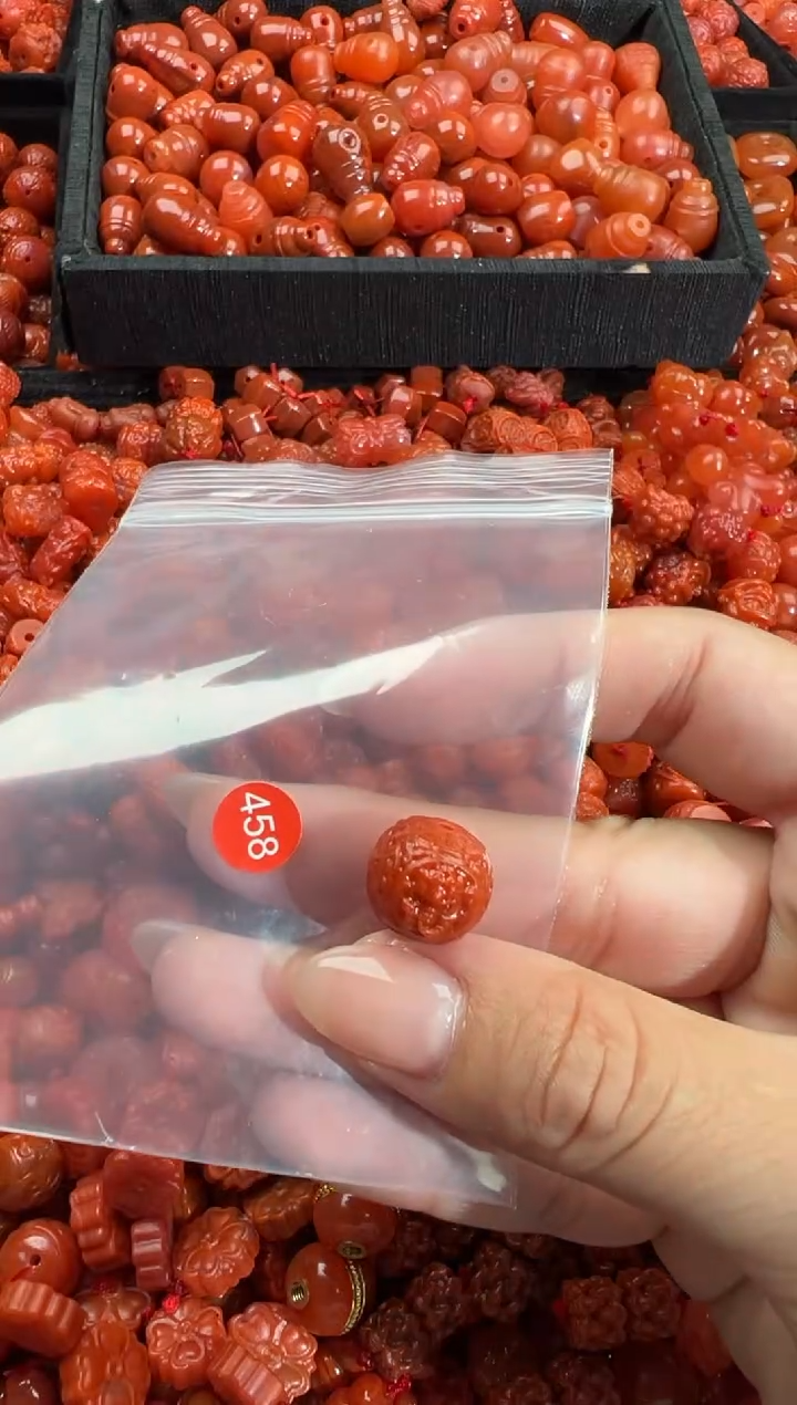 南红玛瑙未镶嵌颈饰1