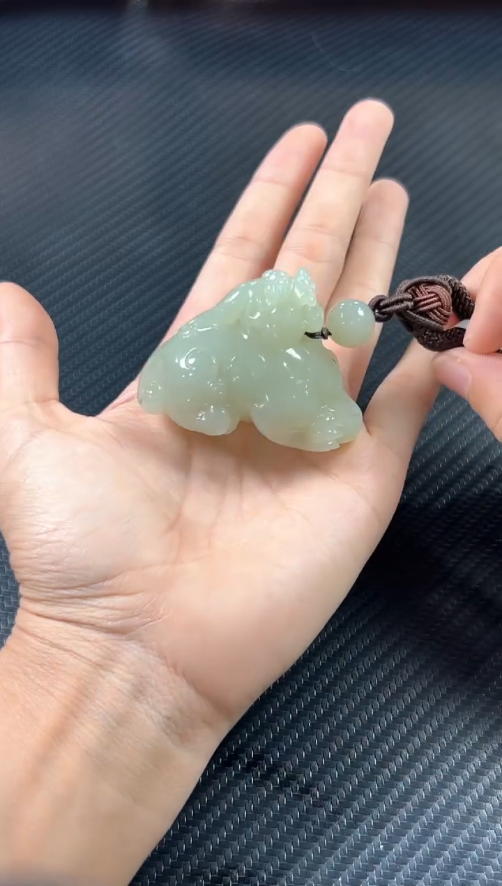 吊坠(赠链)未镶嵌和田玉且末微色差近矿