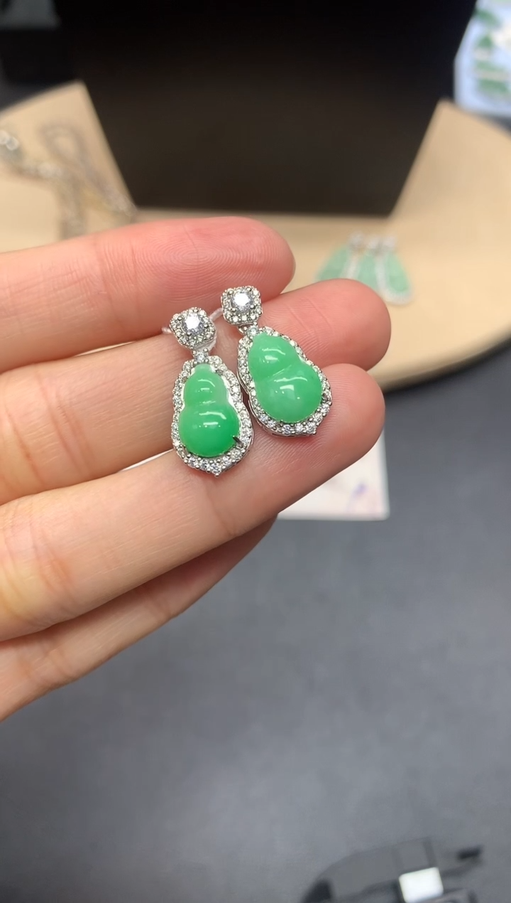 【闪购商品】翡翠吊坠(不含链)银S925镶嵌葫芦【多样性发其一】