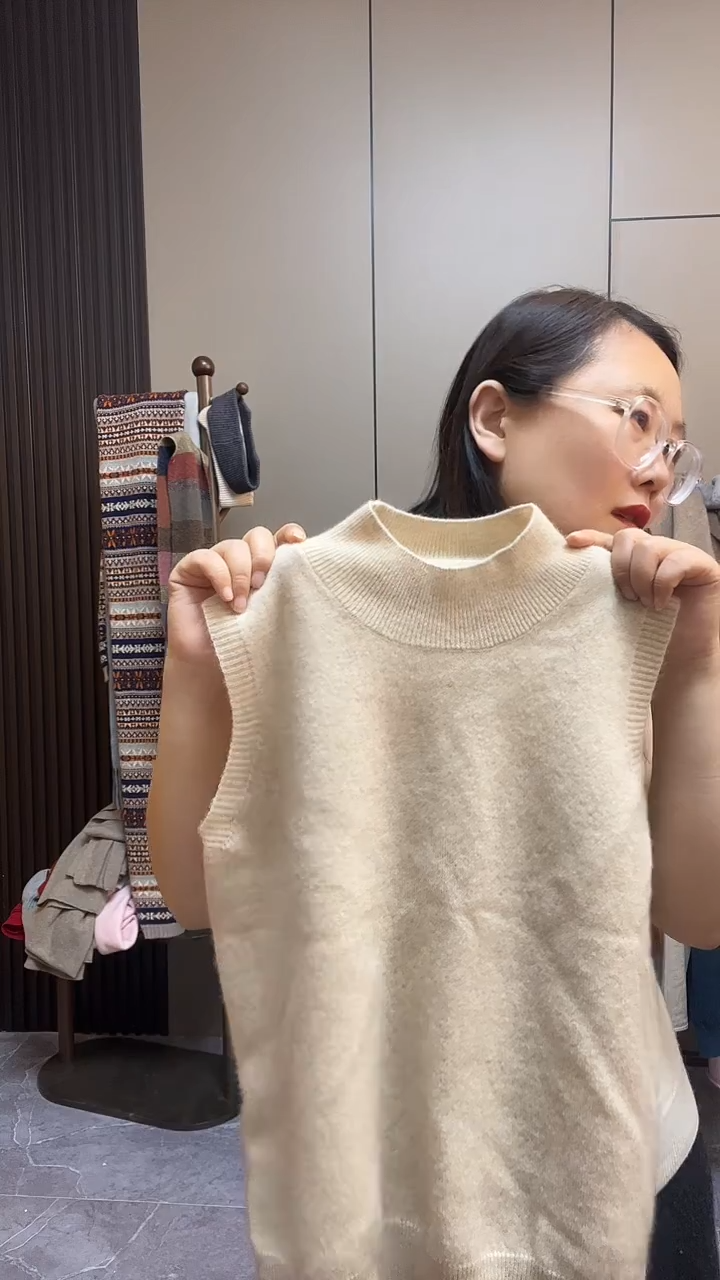 半高背心米色M666