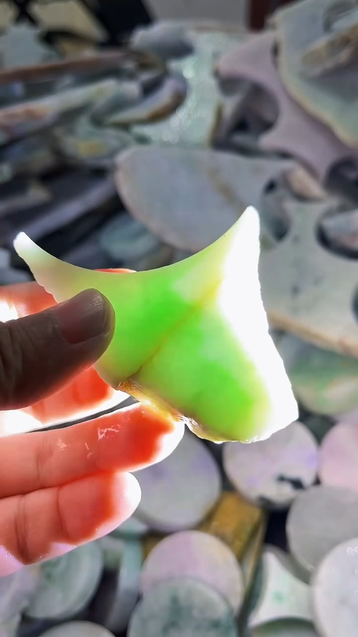 【闪购商品】翡翠挂件未镶嵌A货康壹333