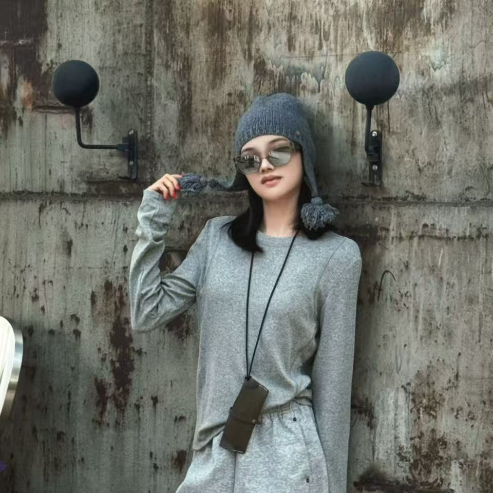 【摩姐姐欧韩】531307秋冬新款纯色圆领后背设计感软糯打底T恤