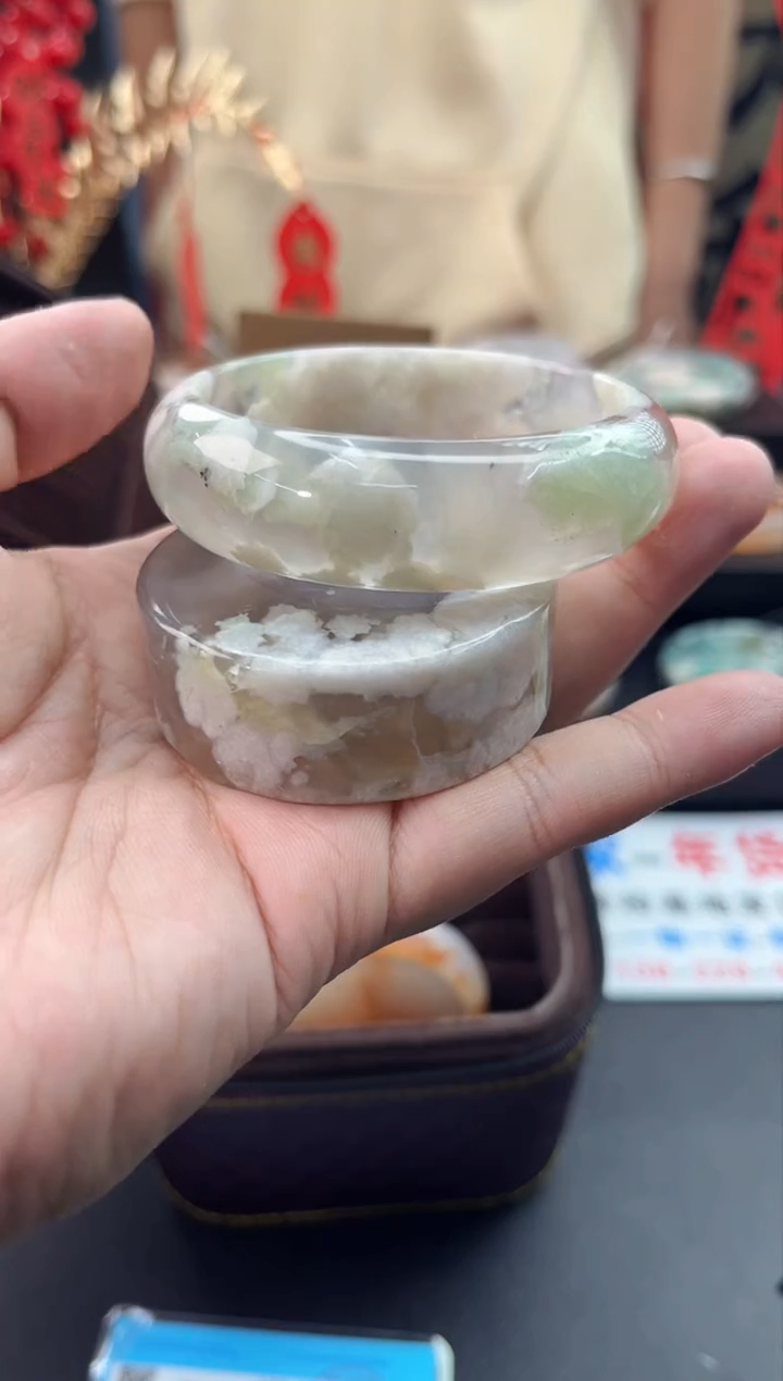 【闪购商品】石英质玉手镯未镶嵌赠送镯心（56圈口）