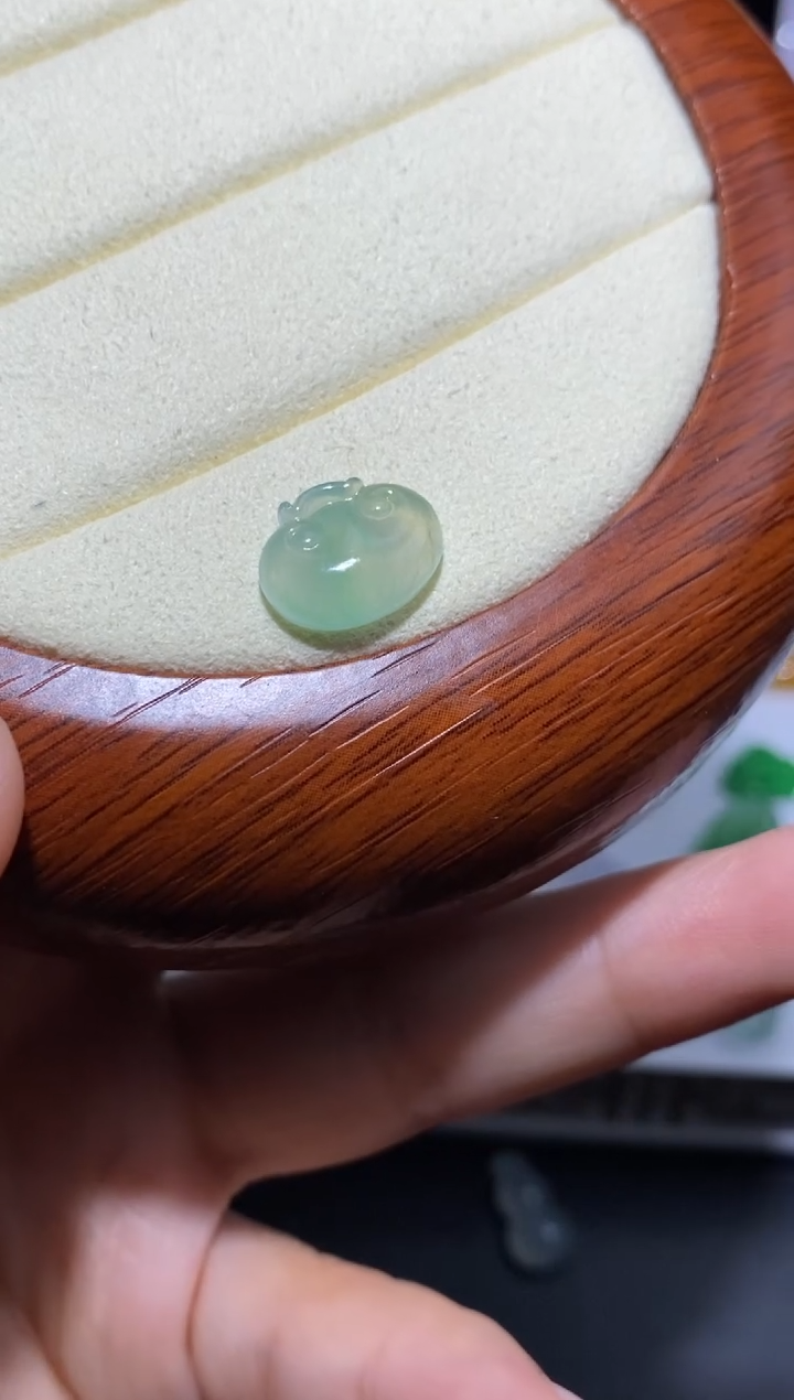 未镶嵌定制翡翠如意