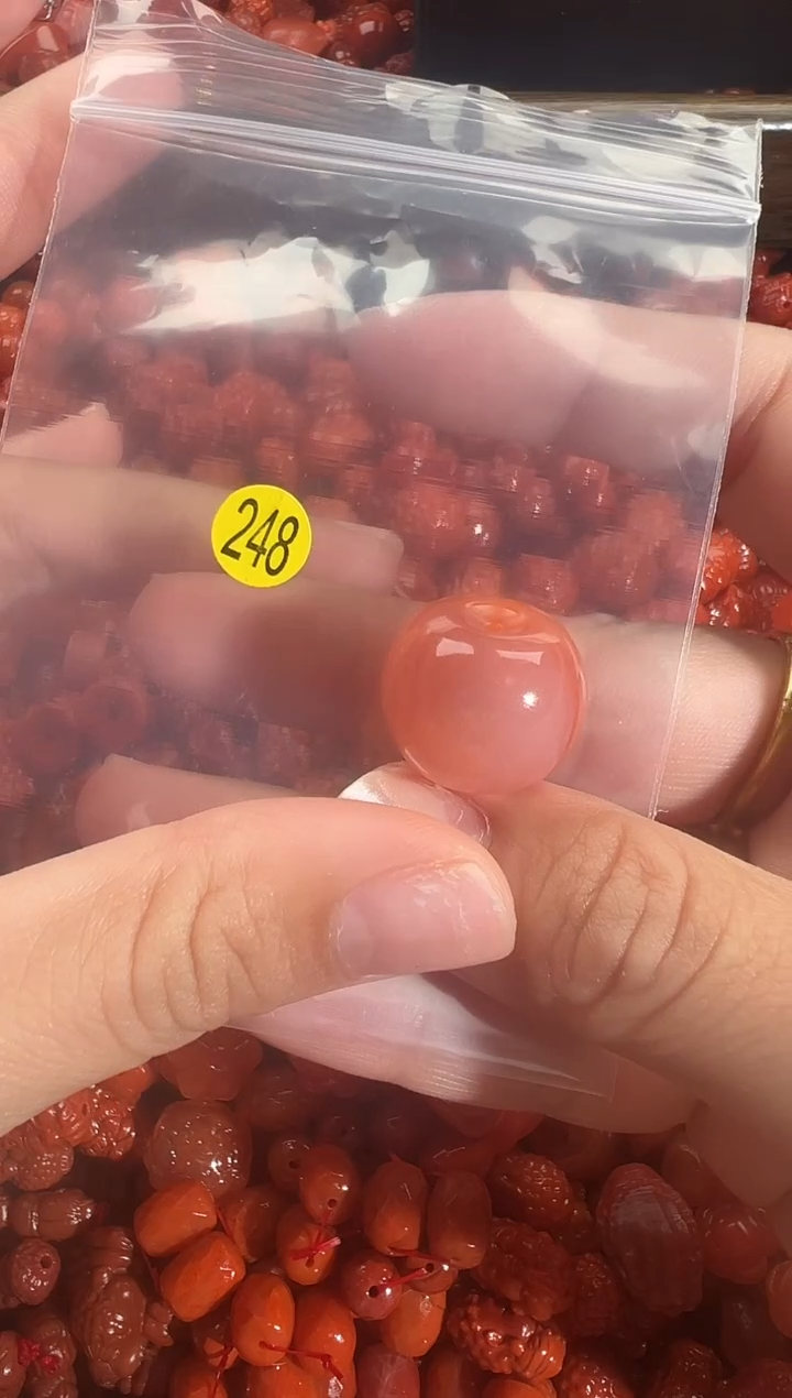 颈饰未镶嵌南红玛瑙1