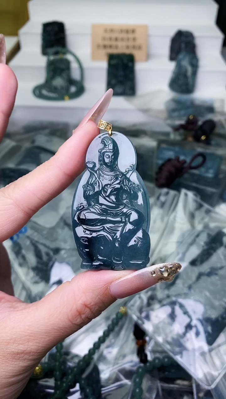 颈饰未镶嵌翡翠 