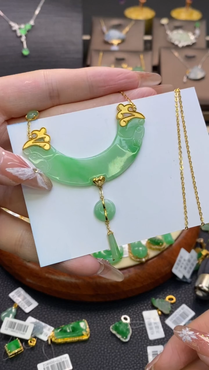 【闪购商品】翡翠颈饰18K金镶嵌净货12308