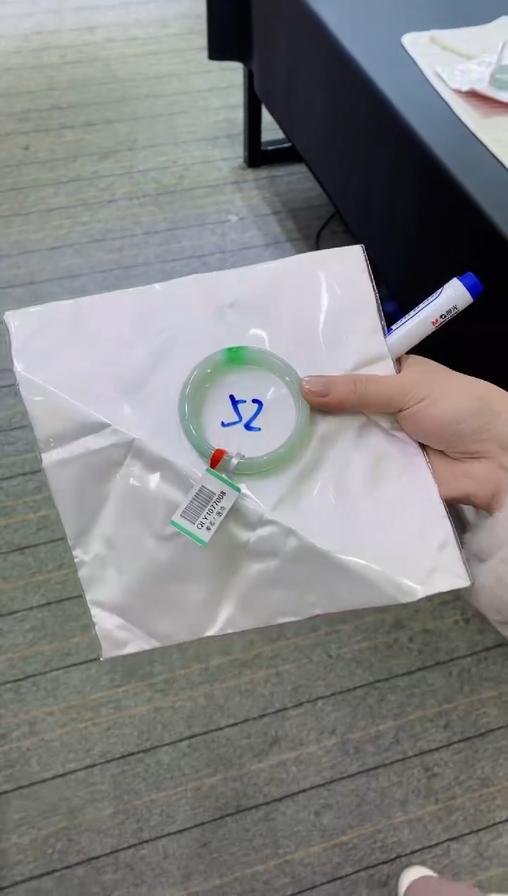 【闪购商品】翡翠手镯未镶嵌             