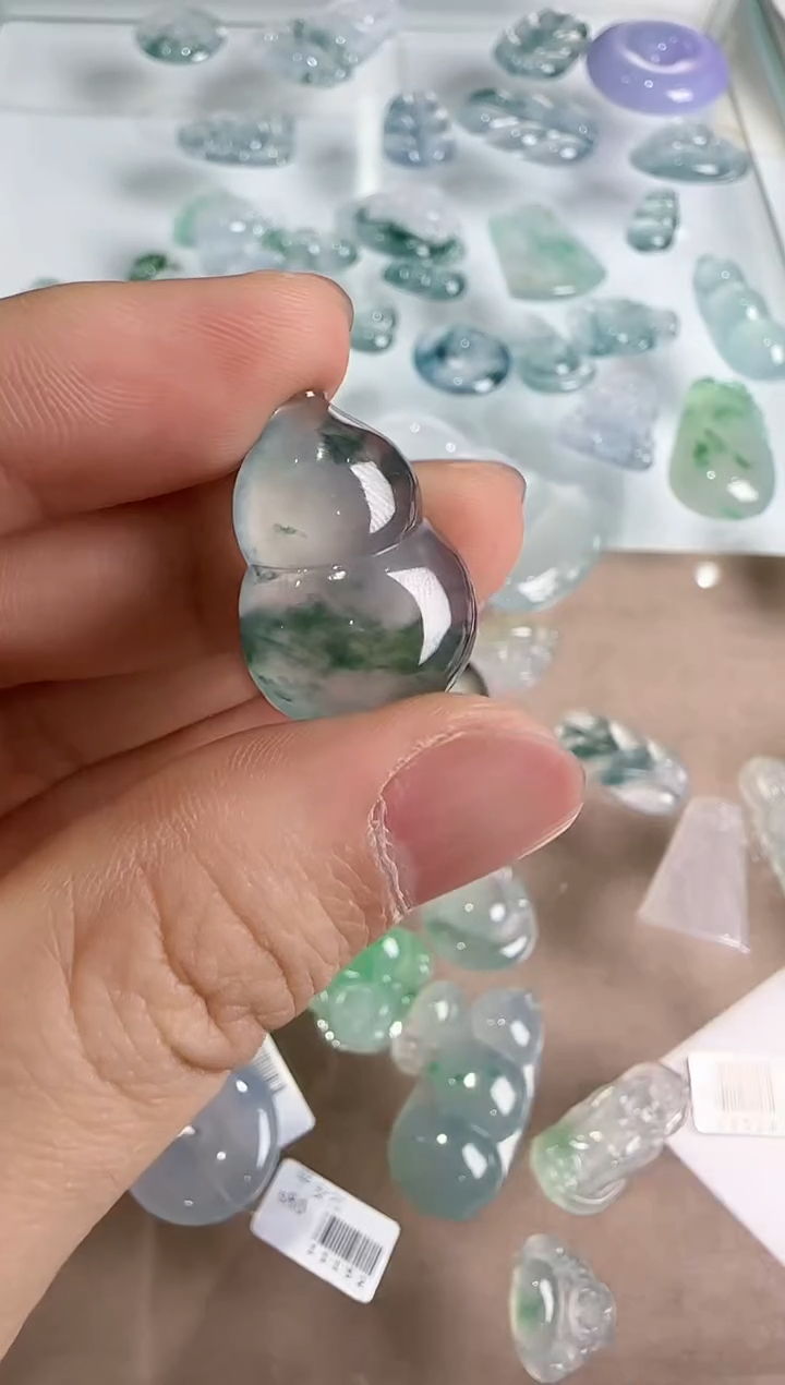 【闪购商品】翡翠吊坠(不含链)未镶嵌..