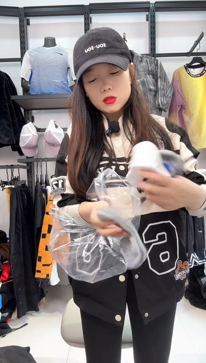 2558 编码  瑕疵直播间过款为准 尺码4