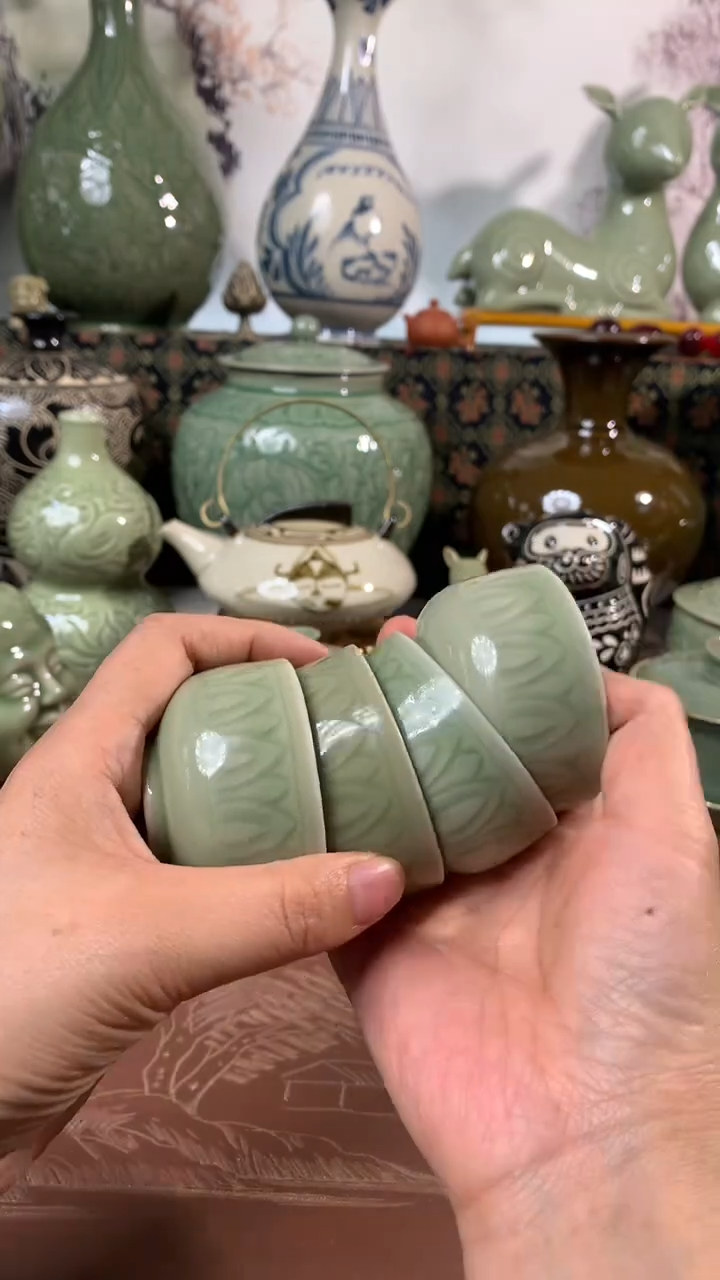 耀州窑瑕品青瓷缠枝莲瓣小杯四只
