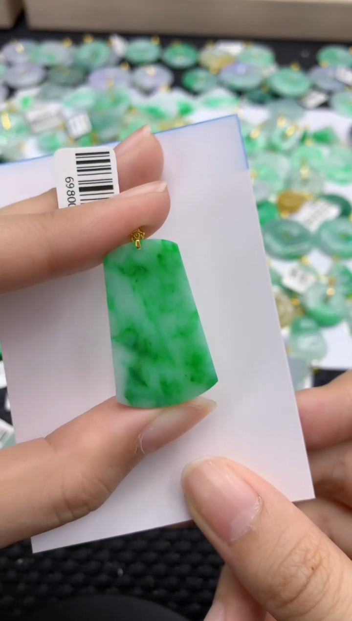 翡翠18K金镶嵌颈饰天然缅甸翡翠A货