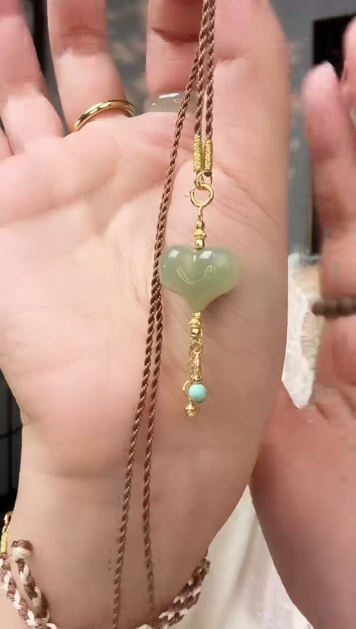 和田玉银S925镶嵌吊坠(赠链)小屁桃  多样性发一件