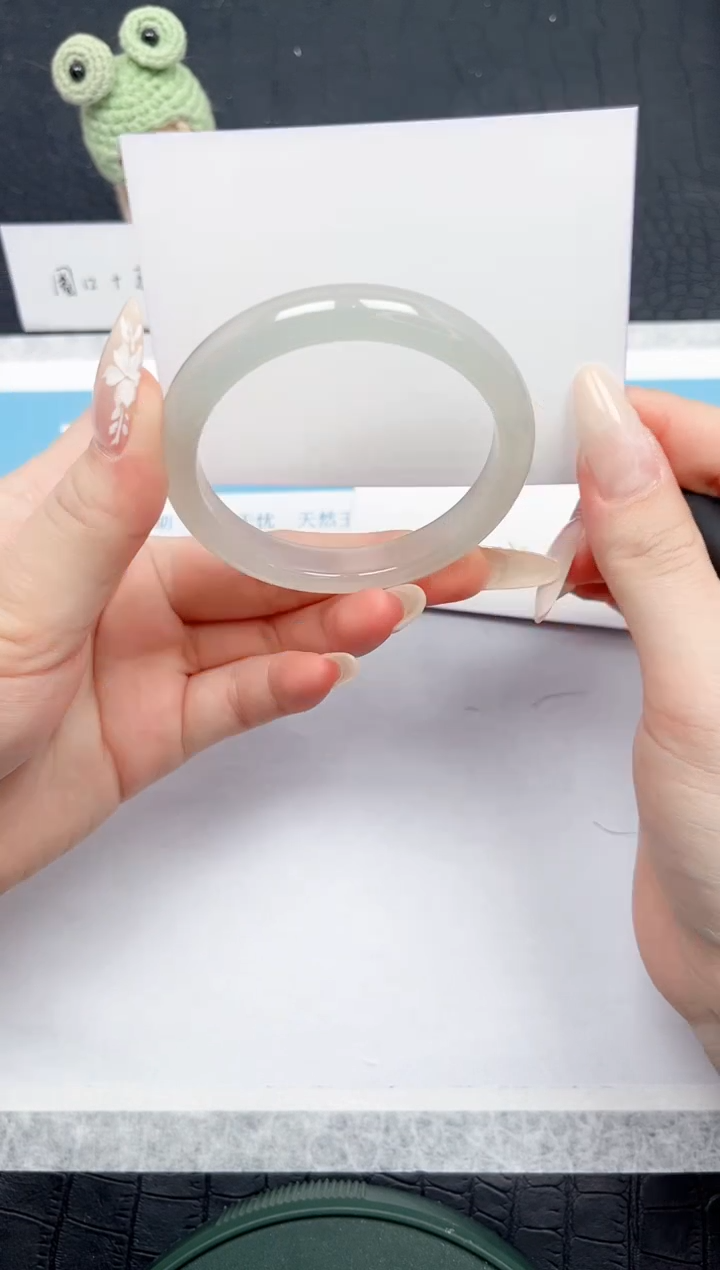 【闪购商品】石英质玉手镯未镶嵌76-56.5