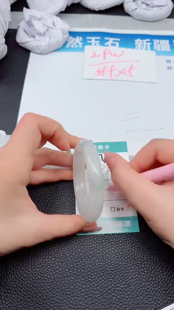 【闪购商品】石英质玉手镯未镶嵌A548