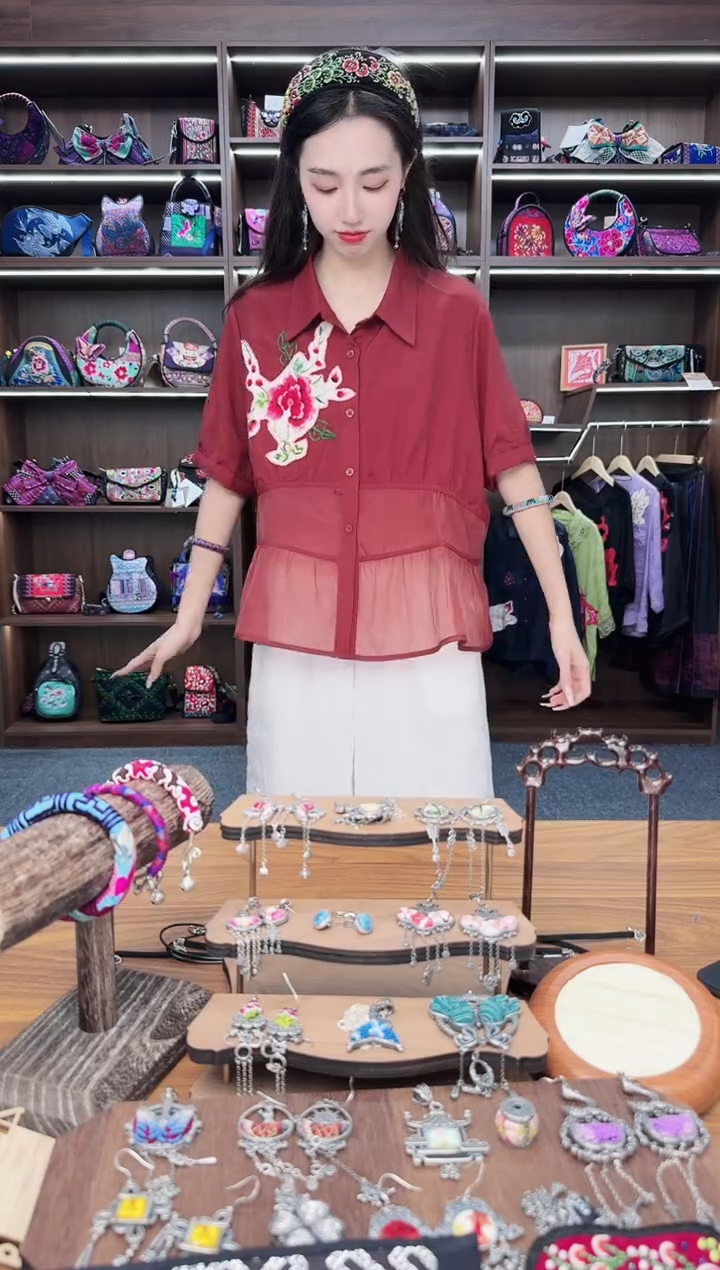 织绣A47蒙阿苏苗绣传承店